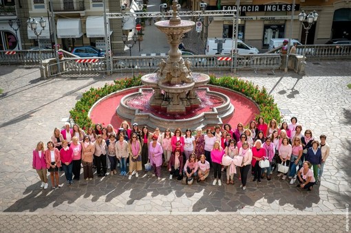 Alassio scatta in "rosa per Alessia": iniziativa fotografica per AIRC Alassio scatta in "rosa per Alessia": iniziativa fotografica per AIRC