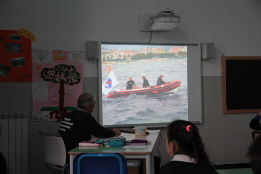 Nella scuola primaria lezioni di marineria con Assonautica Savona