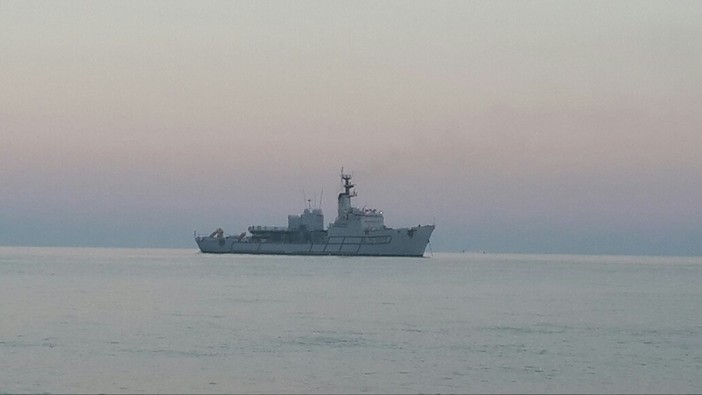 La nave Anteo in rada a Finale Ligure, alla ricerca di relitti (FOTO e VIDEO)