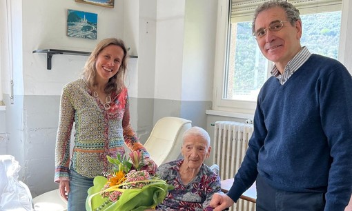 Noli, 104 candeline per nonna Annita: l'omaggio anche dal Comune
