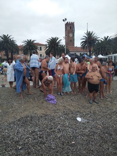 A Noli una storia di amore tra i tuffi: successo per il Cimento ed il triathlon