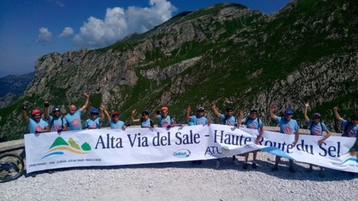 Dal casello di Limone Piemonte 1200 passaggi verso la Via del Sale: tanti i turisti stranieri (VIDEO)