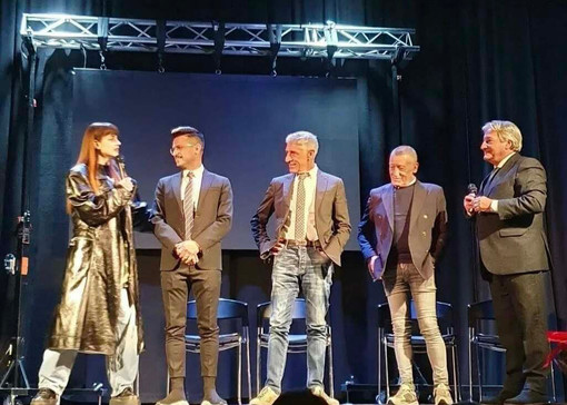 Annalisa a sorpresa a Carcare, il sindaco Mirri: "Ti vorremmo a cantare qui" Annalisa a sorpresa a Carcare, il sindaco Mirri: "Ti vorremmo a cantare qui"