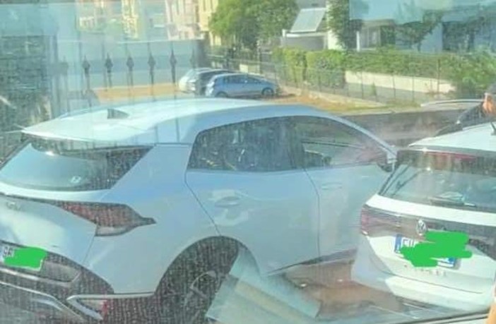 Loano, caos al passaggio a livello: due auto restano bloccate, traffico ferroviario in tilt