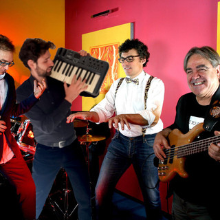 Domani sera gli Ars Populi presentano il loro show "Cervelli in fuga" a Imperia