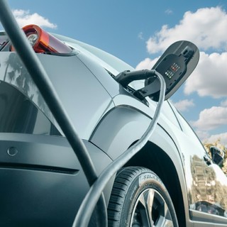 Incentivi auto elettriche: i "fortunati" che possono risparmiare fino a 11 mila euro vivono in 12 Comuni savonesi