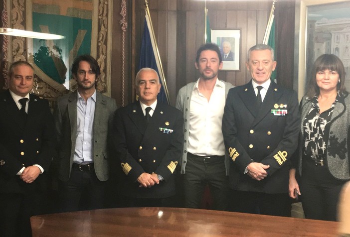 Varazze, l'ammiraglio Pettorino visita la sede dell'Ufficio Marittimo e incontra l'amministrazione comunale