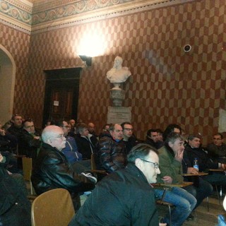 "Ci chiedono di licenziarci da Piaggio, ma poche certezze in Laer"