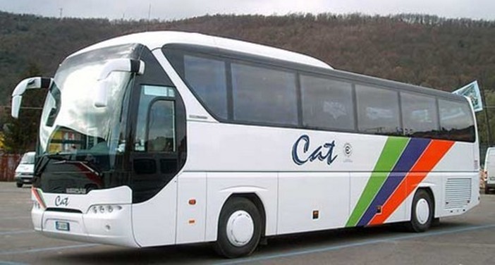 Albissola Marina: fa manovra con il gomito fuori dal finestrino ferito autista di un pullman
