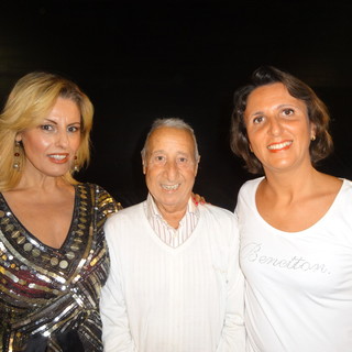 In foto Alvaro Vitali tra Stefania Corona e Silvia Gullino