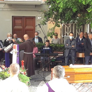 Alassio, l’ultimo commosso saluto a Padre Tommaso
