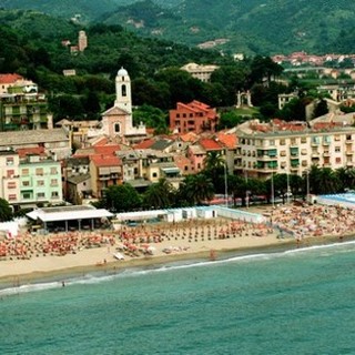 Albissola, il sindaco firma l'ordinanza che vieta l'accesso alle spiagge libere fino al 3 giugno Albissola, il sindaco firma l'ordinanza che vieta l'accesso alle spiagge libere fino al 3 giugno