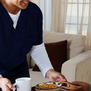 Badante H24: assistenza continua e personalizzata per anziani