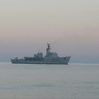 La nave Anteo in rada a Finale Ligure, alla ricerca di relitti (FOTO e VIDEO)