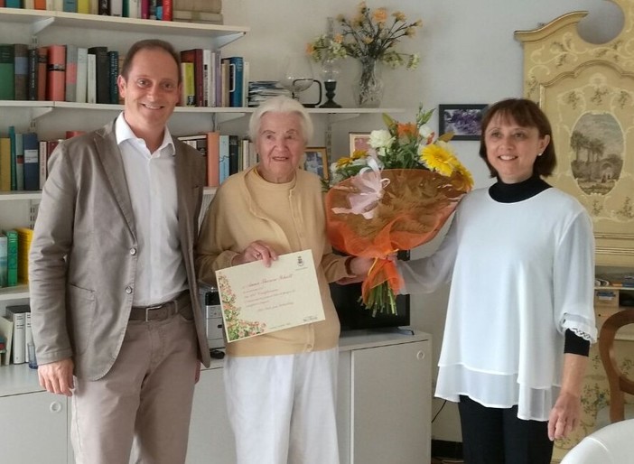 100 anni per la signora Anna Therese Schott, da 50 anni turista ad Andora (FOTO)