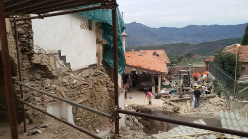 Verità senza nome sotto le macerie Verità senza nome sotto le macerie