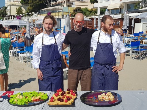 Alassio: spiagge didattiche presenta #chefart performance tra cibo e arte con l’artista Marchesini e i cuochi Ottonello e Macheda