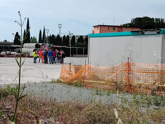 Aurelia Bis, nell'assemblea i 9 lavoratori rimasti esprimono preoccupazione per il futuro: "Chiediamo la salvaguardia occupazionale con la garanzia di una nuova assunzione" Aurelia Bis, nell'assemblea i 9 lavoratori rimasti esprimono preoccupazione per il futuro: "Chiediamo la salvaguardia occupazionale con la garanzia di una nuova assunzione"