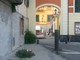 Incuria in centro Loano: da settimane buco "rattoppato" con un cono di segnalazione Incuria in centro Loano: da settimane buco "rattoppato" con un cono di segnalazione