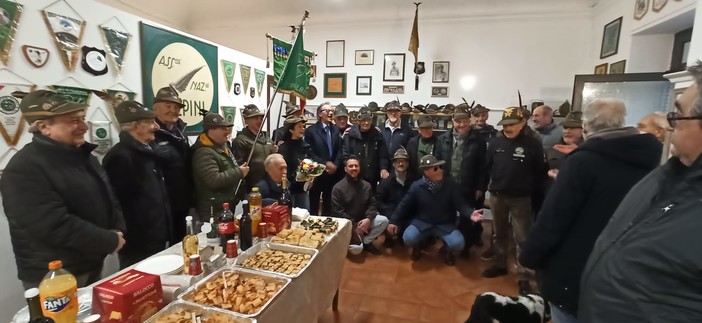 Gli alpini di Albenga donano i proventi delle loro attività: oltre 6mila euro in beneficenza