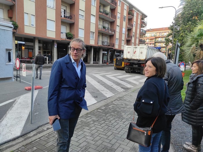 Albenga, prosegue l’asfaltatura di via Papa Giovanni XXIII Albenga, prosegue l’asfaltatura di via Papa Giovanni XXIII