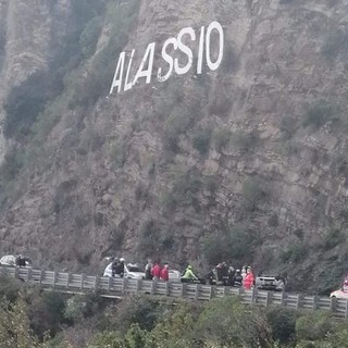Alassio, auto si cappotta sull'Aurelia: donna ferita in codice giallo Alassio, auto si cappotta sull'Aurelia: donna ferita in codice giallo