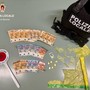 Sorpreso a cedere tre dosi di cocaina, in caserma ne consegna altre quattro agli agenti della Polizia locale: arrestato