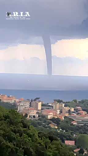 Varazze, misteriosa sfera luminosa durante una tromba marina: l’indagine di ARIA Varazze, misteriosa sfera luminosa durante una tromba marina: l’indagine di ARIA