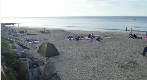 Rissa in spiaggia tra stranieri questa mattina tra Alassio e Laigueglia