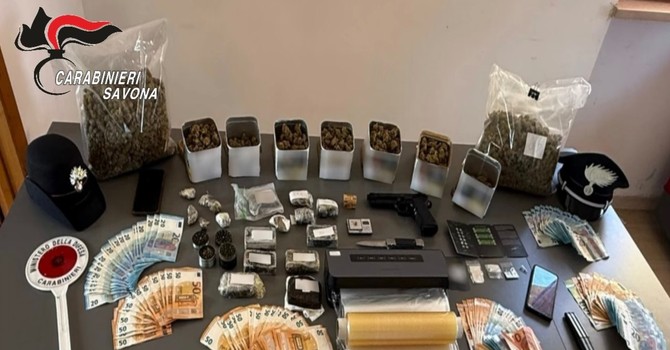 Villanova d’Albenga, arrestati due giovani per spaccio: sequestrati 2,5 chili di droga (VIDEO)