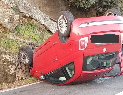 Autovettura "ribaltata" tra Celle Ligure e Varazze