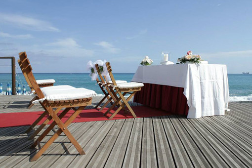 Albisola Superiore, i matrimoni sulla spiaggia diventano rito civile