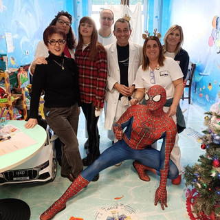 Savona, Annalisa in visita al reparto di Pediatria dell'ospedale San Paolo Savona, Annalisa in visita al reparto di Pediatria dell'ospedale San Paolo