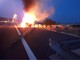 Auto sbatte contro il guardrail e prende fuoco: incidente sulla A10 tra Albenga e Borghetto (FOTO)