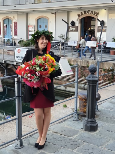 Albisola, la coordinatrice della protezione civile Alessia Gaino festeggia la sua laurea da 110 e lode