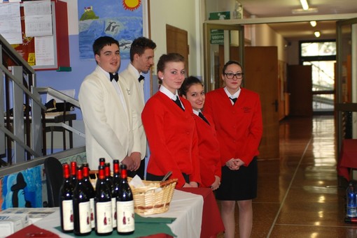 "Giornate in Sicurezza" a Laigueglia: autorità e bambini festeggiano l'arrivo del 53° Trofeo