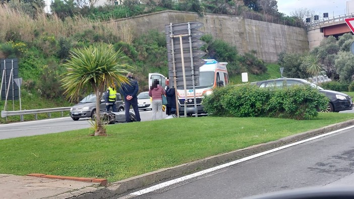 Scontro tra auto e moto a Savona: soccorsi mobilitati, un ferito al San Paolo (FOTO) Scontro tra auto e moto a Savona: soccorsi mobilitati, un ferito al San Paolo (FOTO)