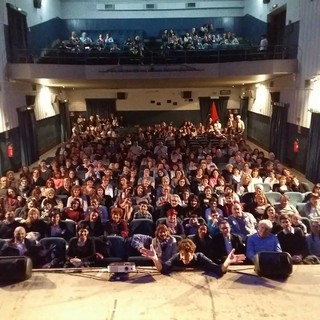 Oltre 400 persone per l'incontro sulle DSA al Teatro Ambra di Albenga