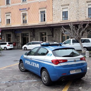 Alassio, vede i poliziotti e fugge: arrestato 44enne con ordine di cattura per  maltrattamenti in famiglia