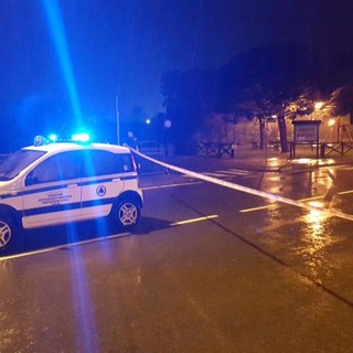 Andora con il fiato sospeso per il Merula: le immagini degli interventi