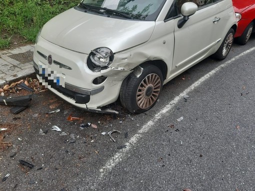 Savona, sbanda in via Mentana e colpisce due auto: positiva all’alcol test (FOTO) Savona, sbanda in via Mentana e colpisce due auto: positiva all’alcol test (FOTO)