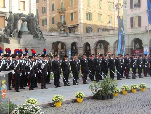 208⁰ annuale di fondazione dell'Arma dei carabinieri: in piazza Mameli consegnati encomi e premi alle scuole (FOTO E VIDEO)