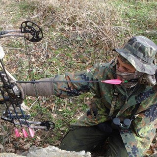 Caccia con arco e frecce, +Europa: "Barbarie vergognosa e disumana"