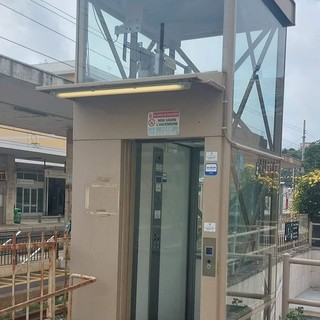 Varazze, dopo anni torna in servizio l'ascensore della stazione