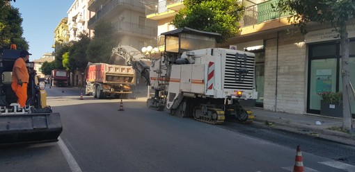 Albenga, iniziati gli interventi di ripristino per circa 21mila mq di asfalti