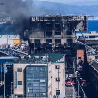 L’incendio che ha distrutto la sede dell’ADSP di Savona  non ferma l’operatività del porto