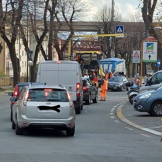Il rifacimento asfalti in corso Ricci Il rifacimento asfalti in corso Ricci