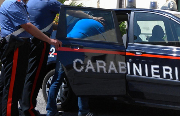 Vado Ligure: sorpreso ad entrare in un esercizio commerciale viene arrestato dai carabinieri