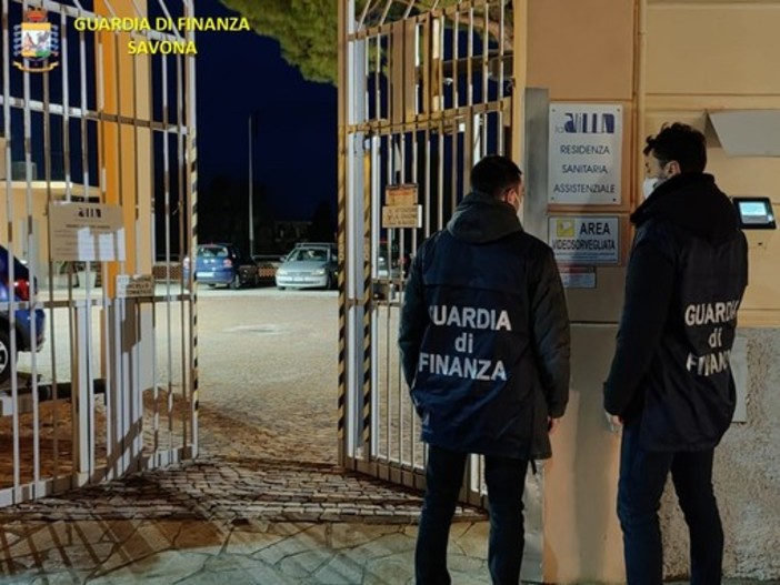 Minacce e insulti alla rsa di Varazze, per due oss disposto l'obbligo di permanenza nella provincia di Savona