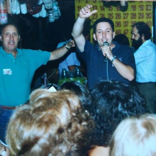 A sinistra Armando Valle durante una Festa dell'Unità a Celle